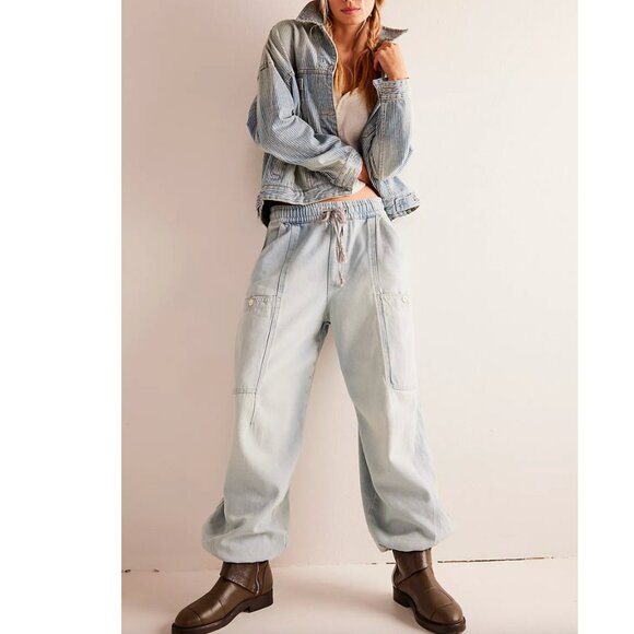We The Free Bright Eyed Low Slung Pull On Barrel Denim Jeans Cargo Medium - Picture 1 of 15